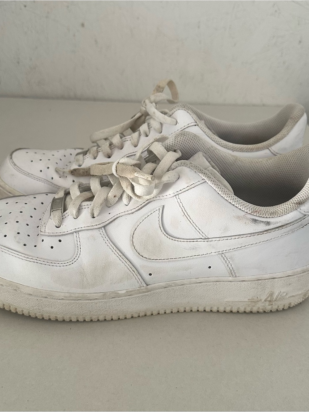 Nike Men’s White Low-Top Leather Sneakers